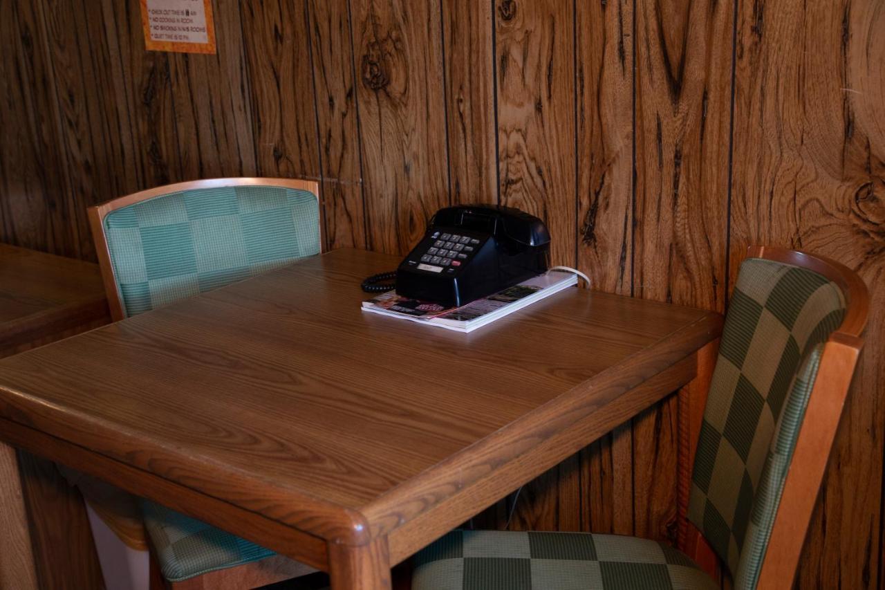 Artos Motel Harvey エクステリア 写真